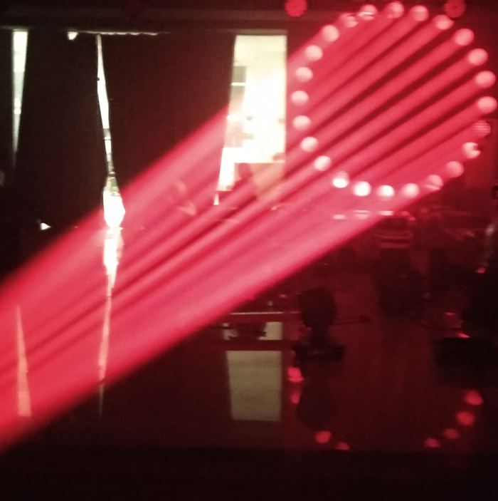 How the light beam is broken？
